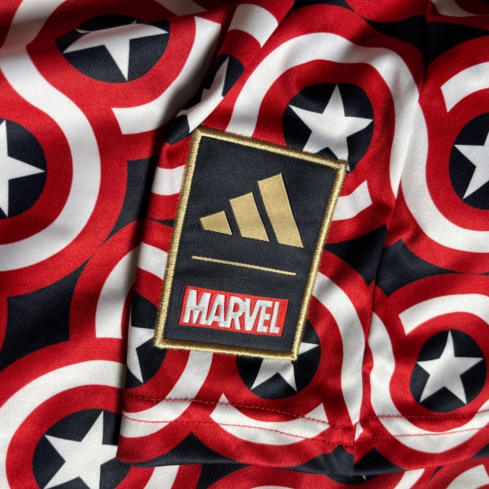 adidas Marvel captain america soccer jersey XL